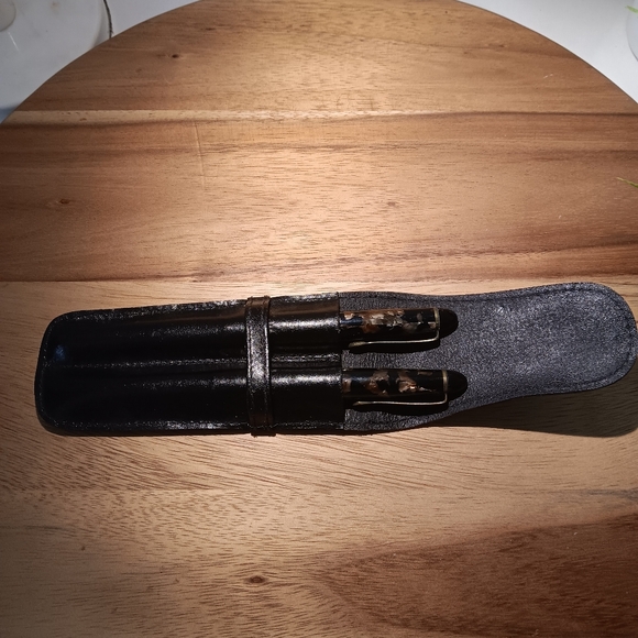 Pen set in leather looking case. Mont Blanc? - Picture 4 of 7